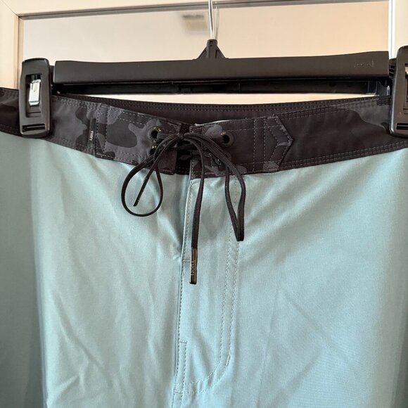 Vuori Men's infinity Boardshorts Size 38 Color Blue Green - Picture 3 of 5